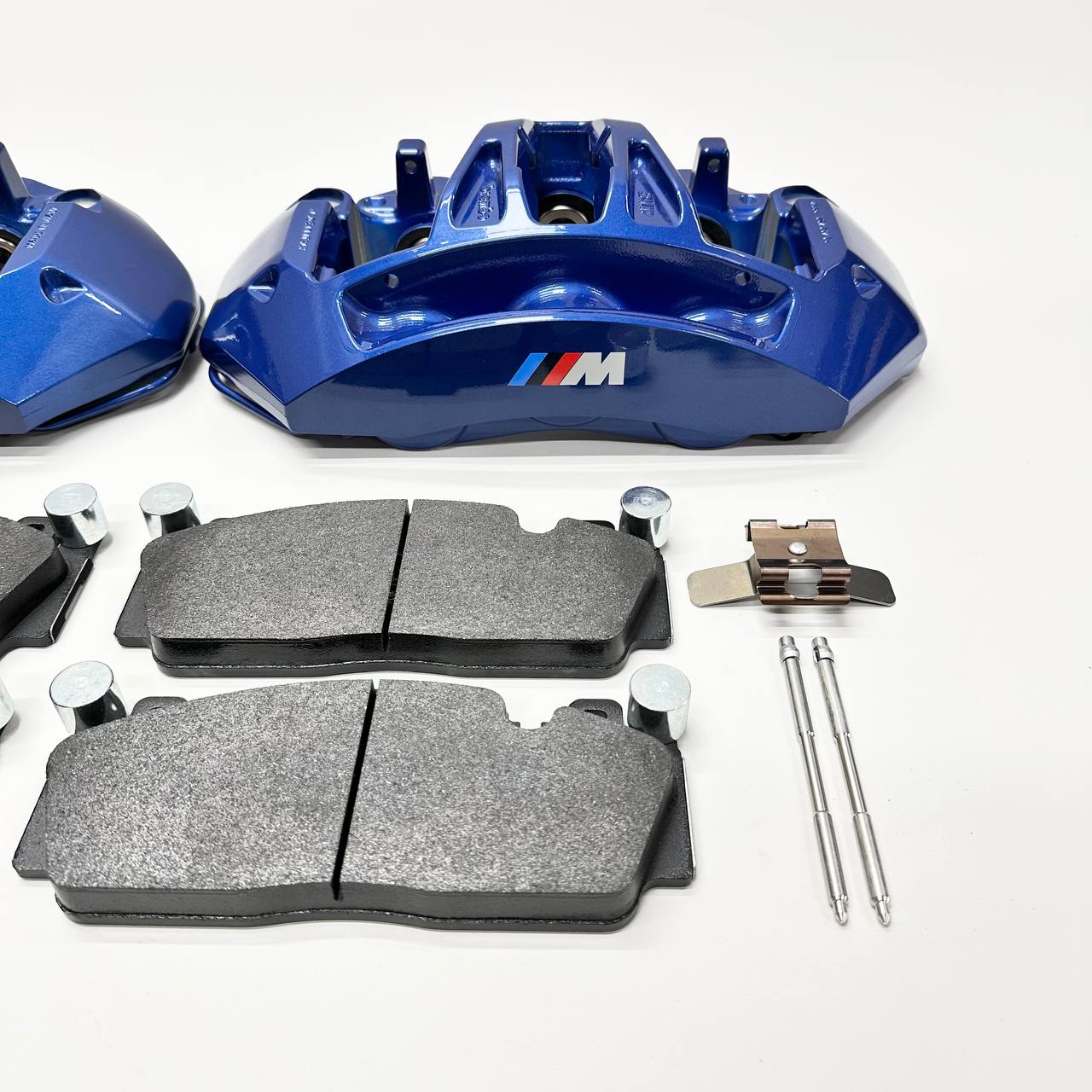 BMW M5 F10 front OEM 6-piston brake calipers (pair) with OEM brake pads - Image 4
