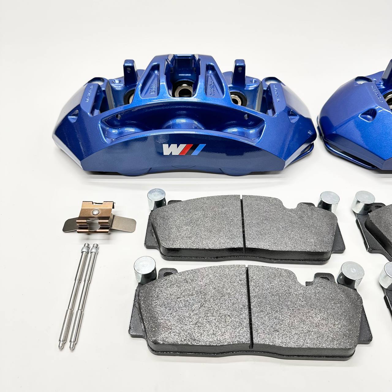 BMW M5 F10 front OEM 6-piston brake calipers (pair) with OEM brake pads - Image 3