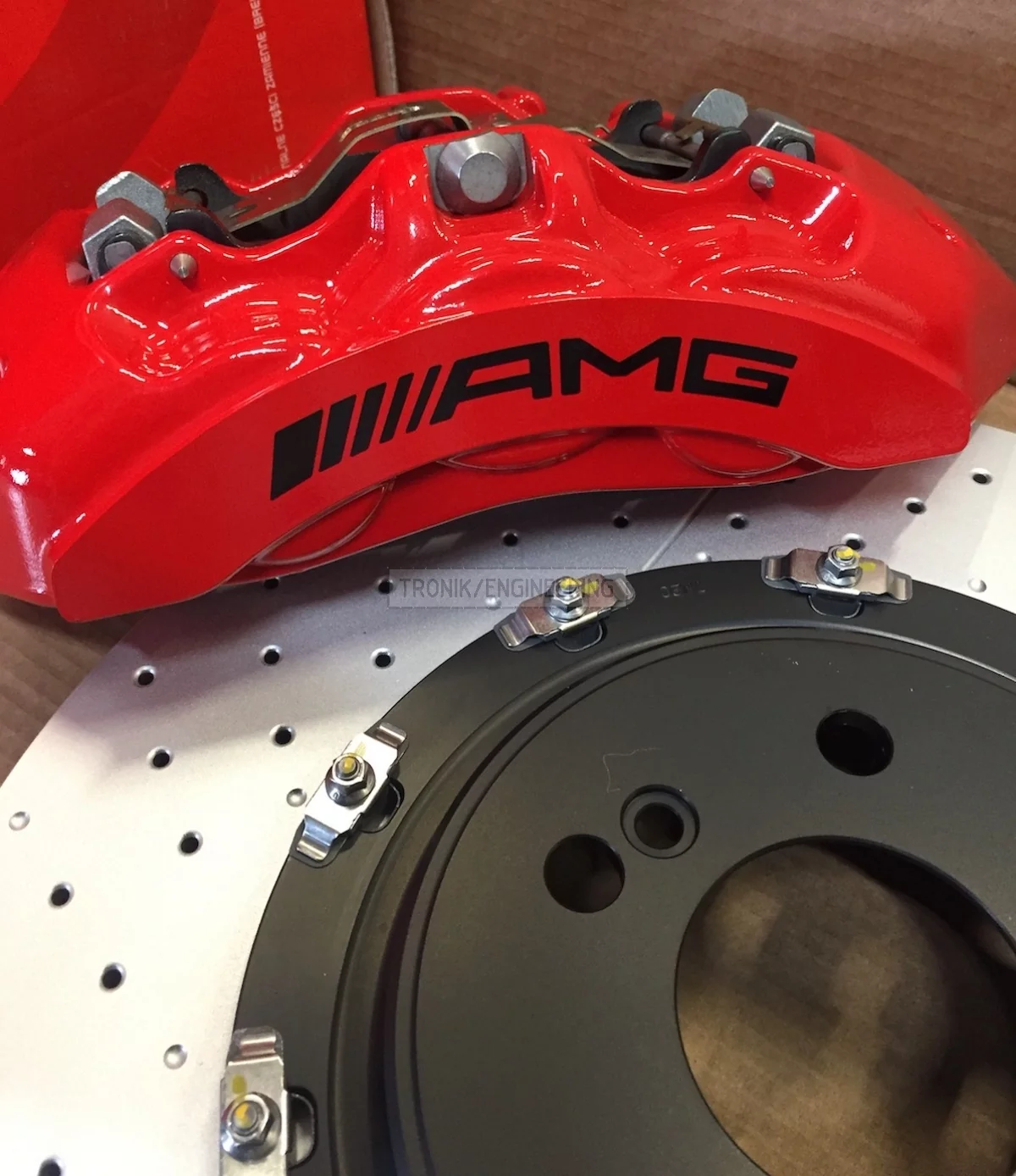 6-pot caliper Brembo AMG