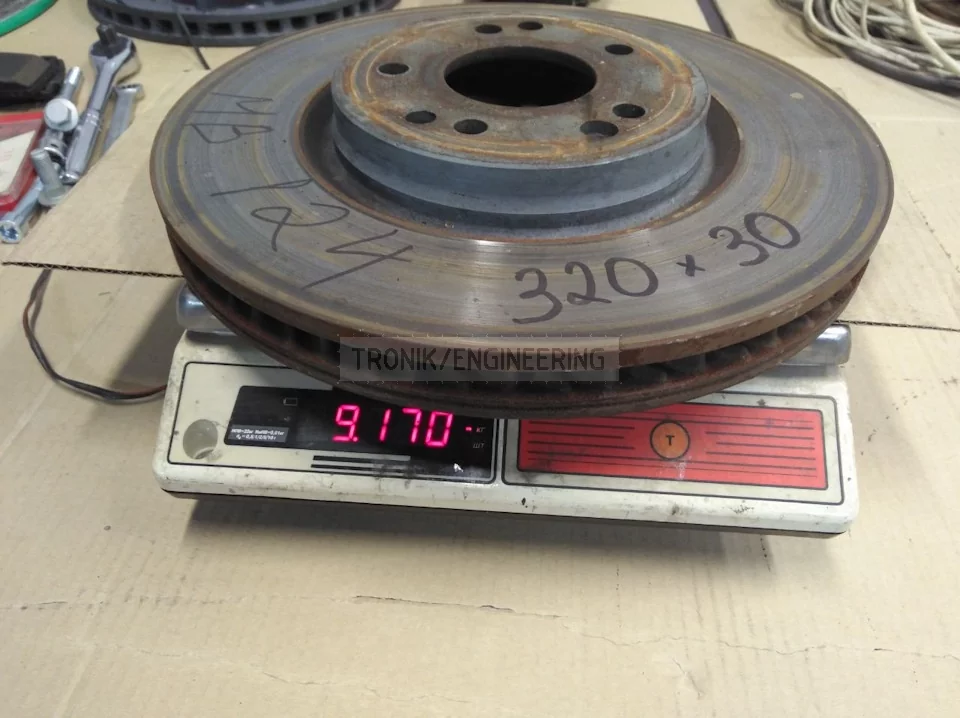 Standard brake rotor 320-30 weighs 9,3 kg