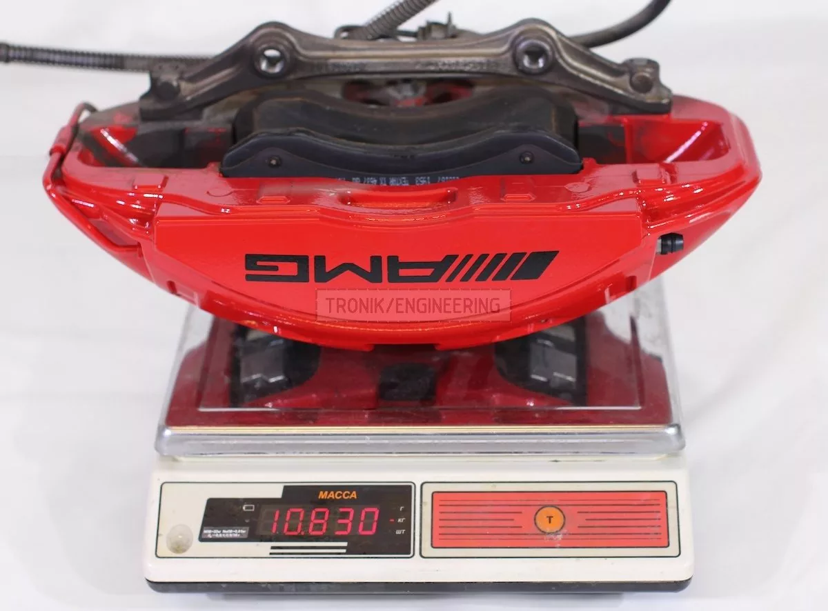 standard front AMG caliper with brake pads