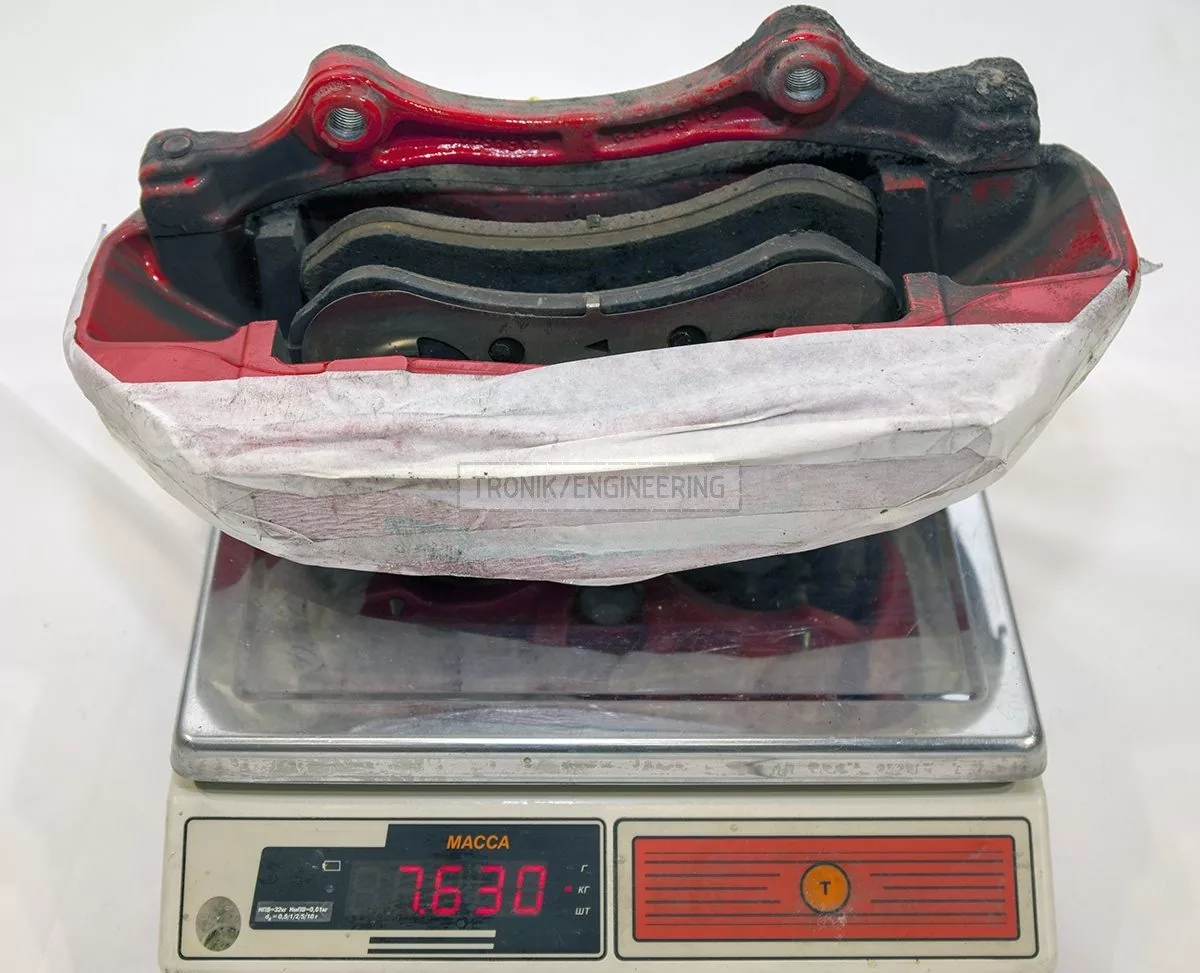 Mercedes W222 S63AMG original right caliper with pads weight is 7630 gr