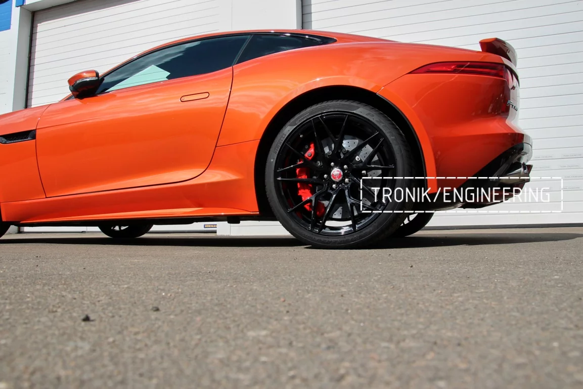 carbon ceramic system installed on F type Jaguar pic3