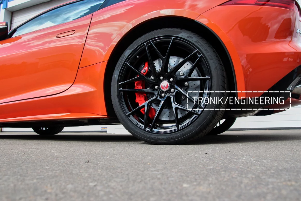 carbon ceramic system installed on F type Jaguar pic4