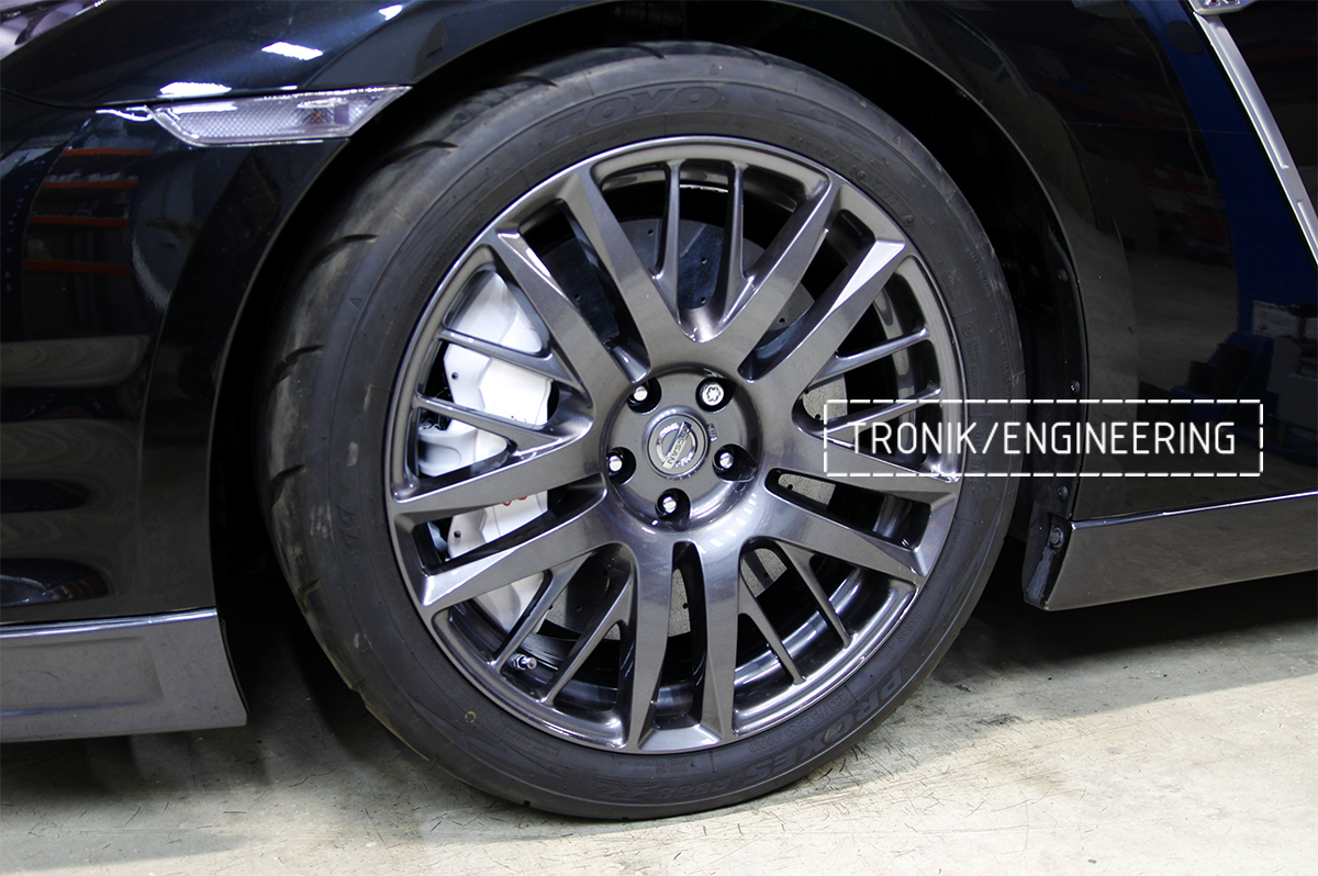 Carbon-ceramic brakes front axles for Nissan GT-R. pic 1