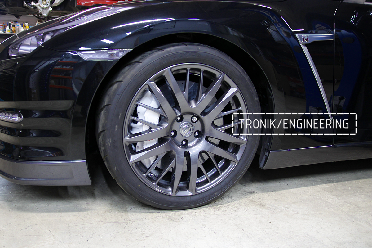 Carbon-ceramic brakes front axles for Nissan GT-R. pic 3