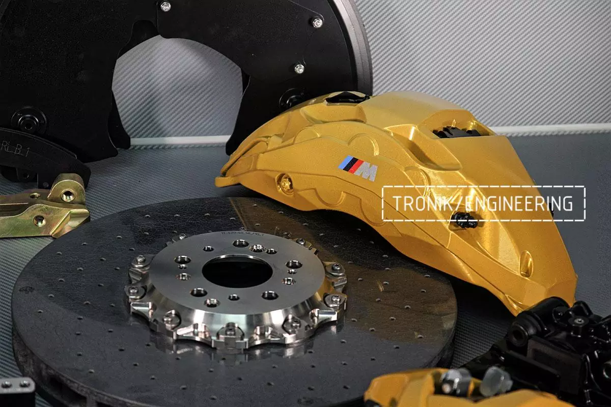 Front 10-piston caliper and brake disc. Photo 1