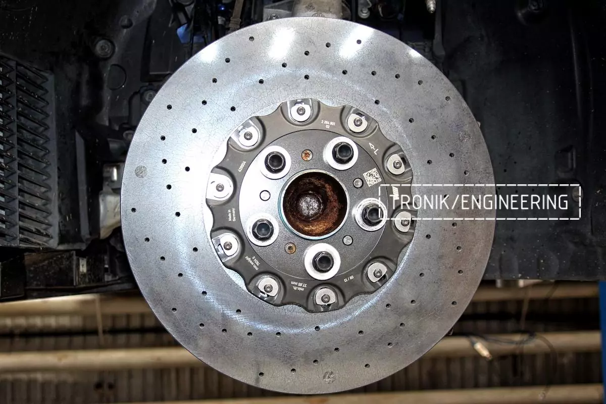 BMW M6 F06 front ceramic brake disc. Photo 2