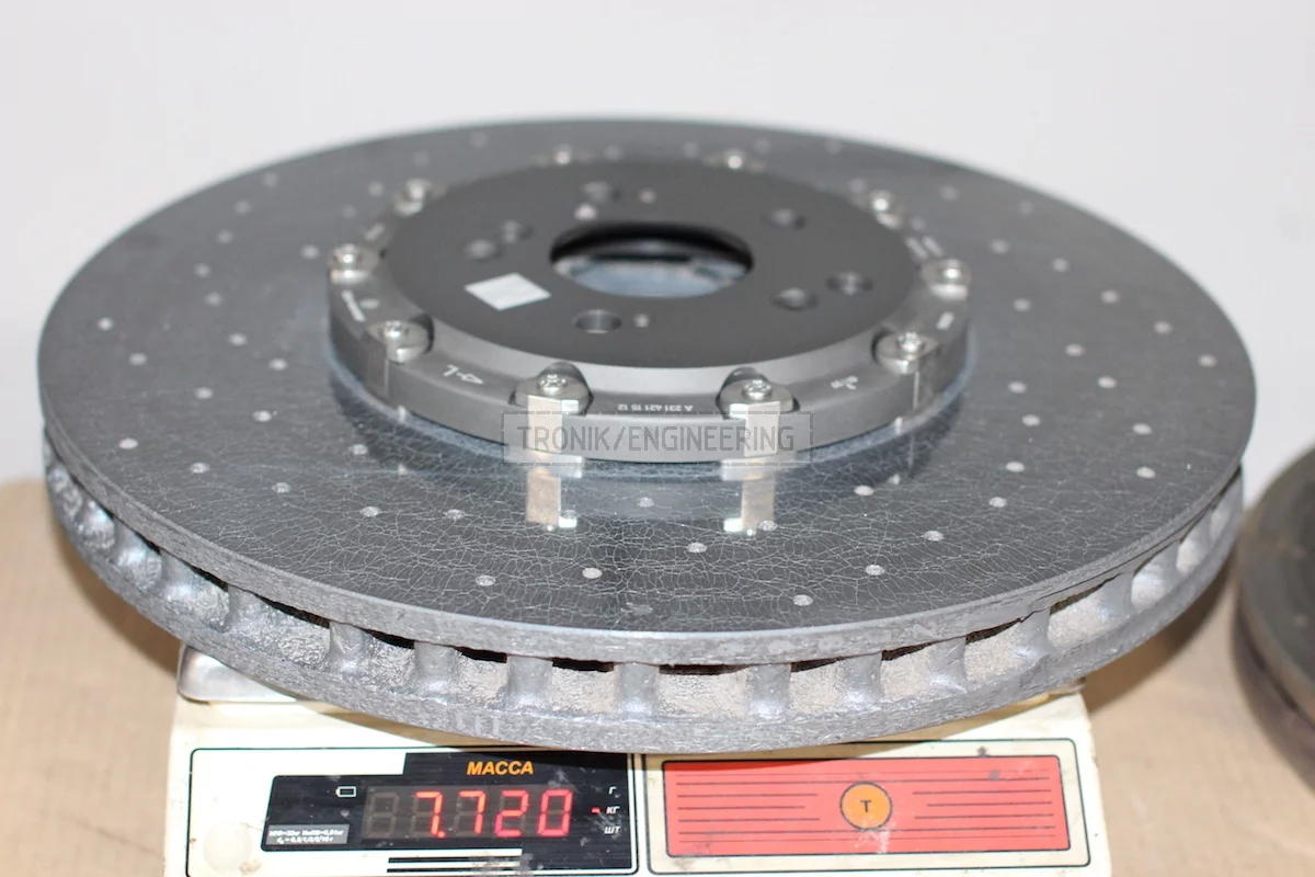 Front carbon-ceramic brake rotor 402-39 weight is 7,7 kg