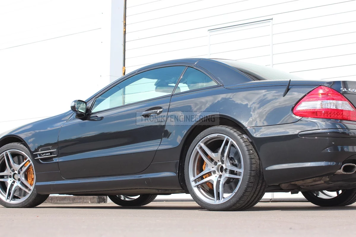 Mercedes AMG carbon-ceramic brake system pic2