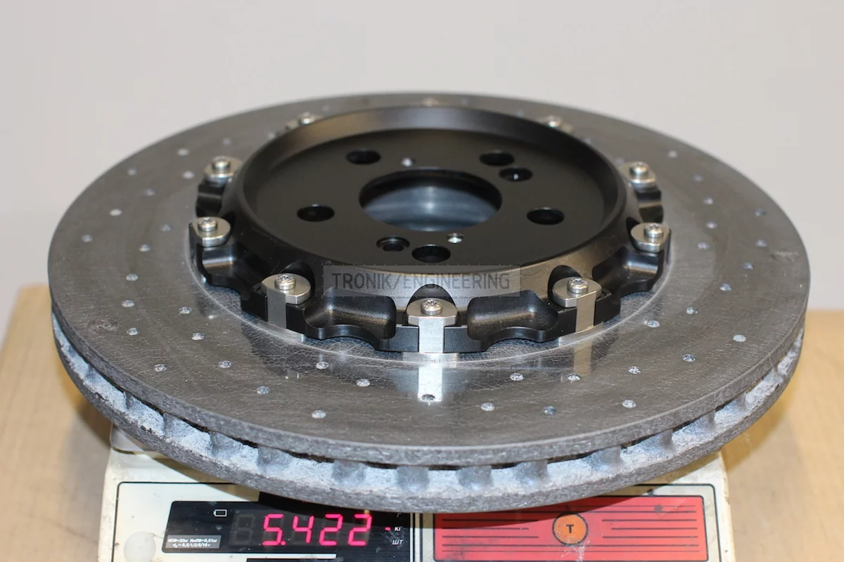 rear carbon-ceramic brake rotor 360-32 weight is 5,4 kg