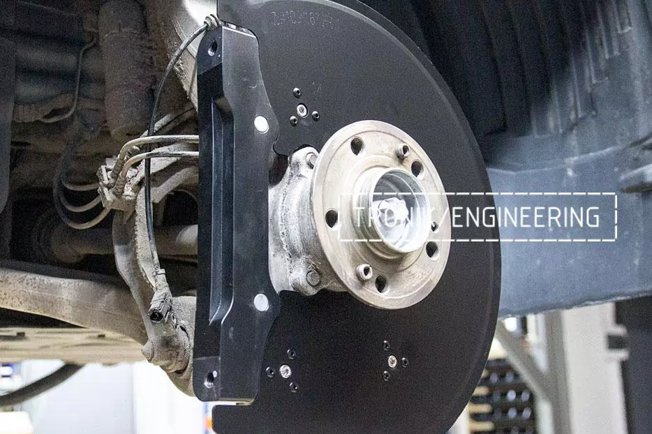 Installating brakes of Mercedes-Benz W167. pic 5