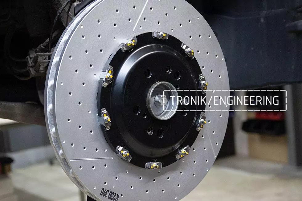 Installating brakes of Mercedes-Benz W167. pic 6