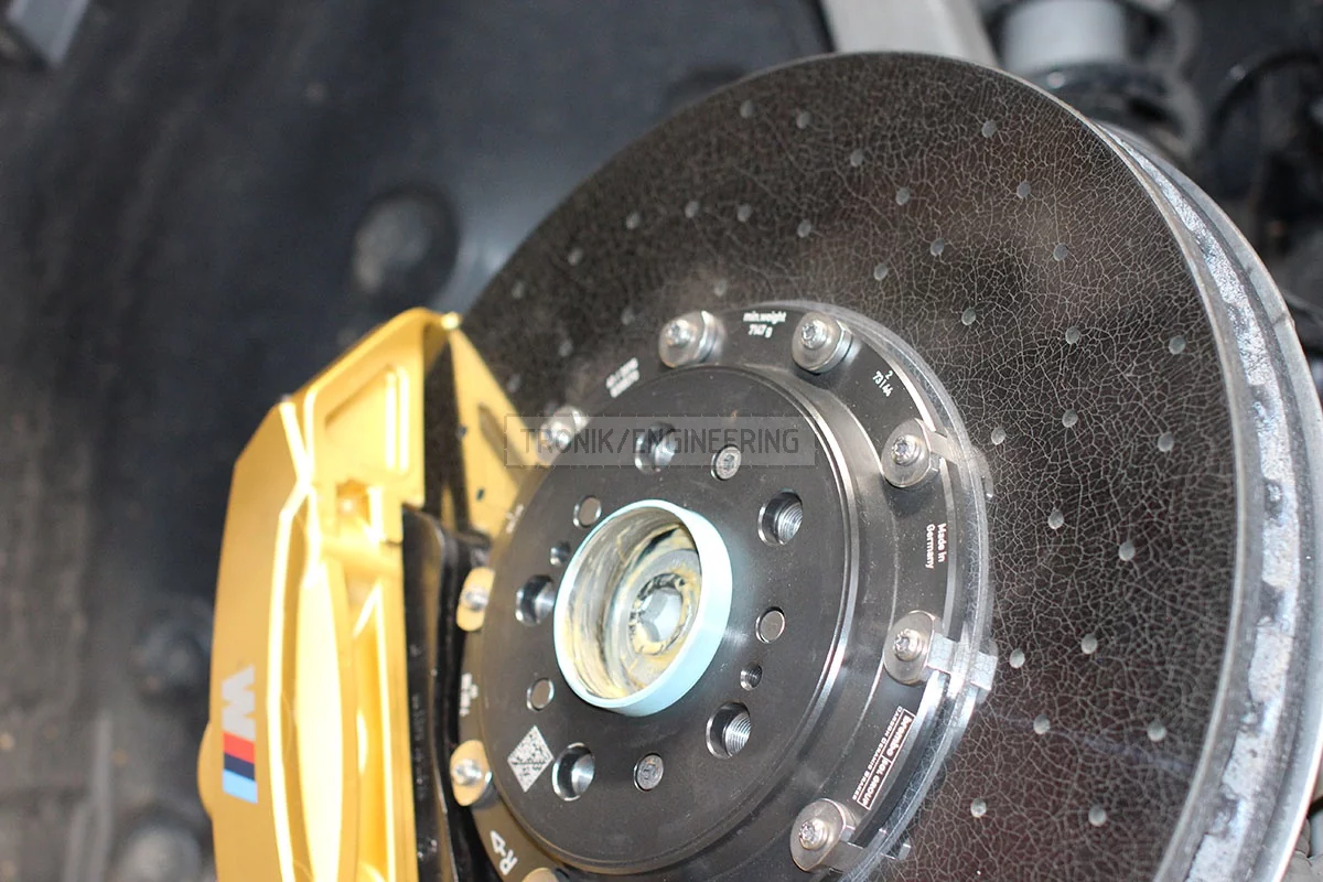 Front carbon-ceramic brakes BMW M5 F90. Photo 3