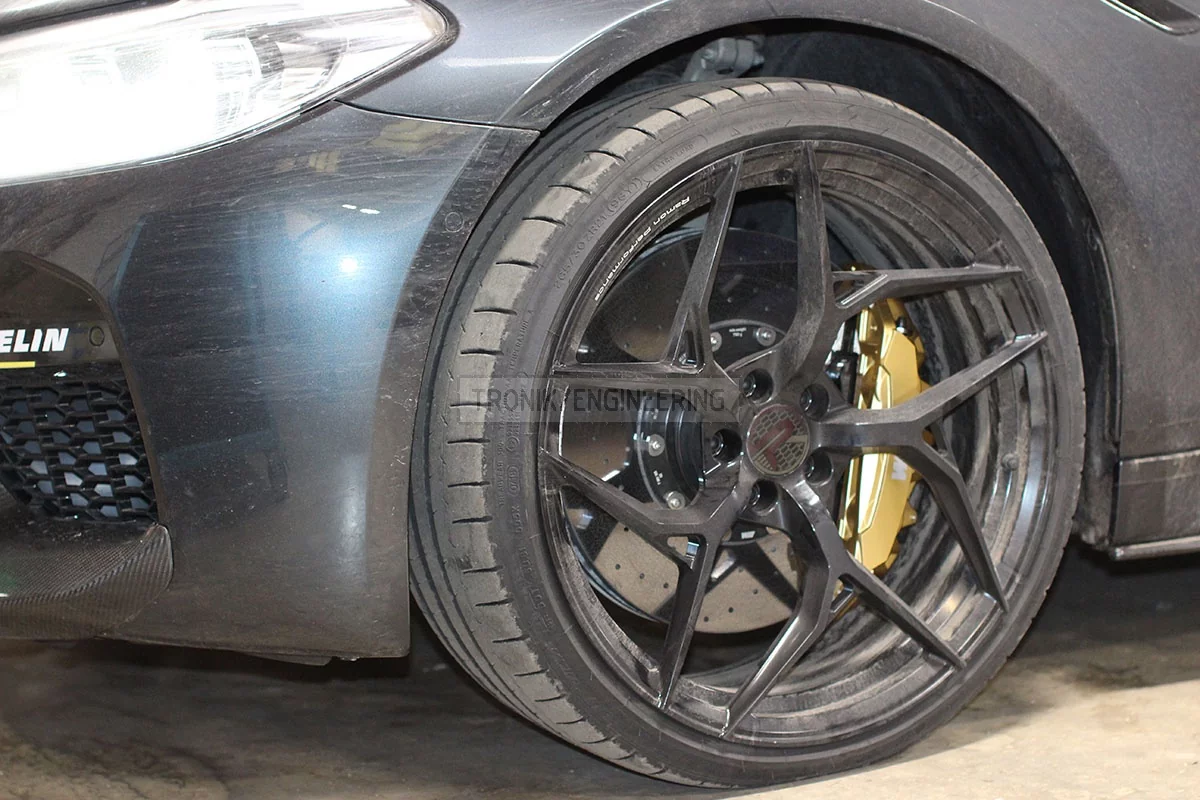 Carbon-ceramic brakes BMW M5 F90. Photo 2