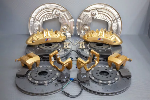 BMW F90 carbon-ceramic brakes. pic 3