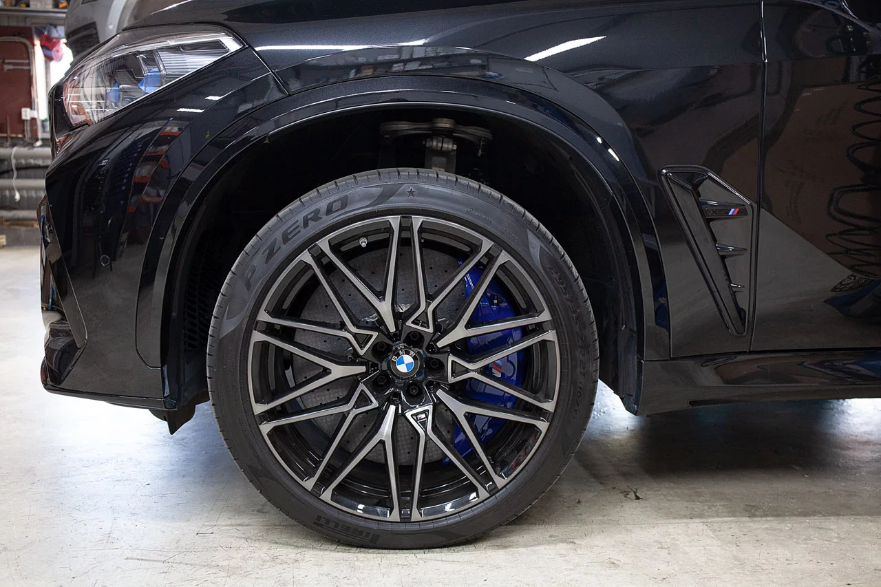 BMW X5/X6 F95/F96 carbon-ceramic brakes. pic. 1