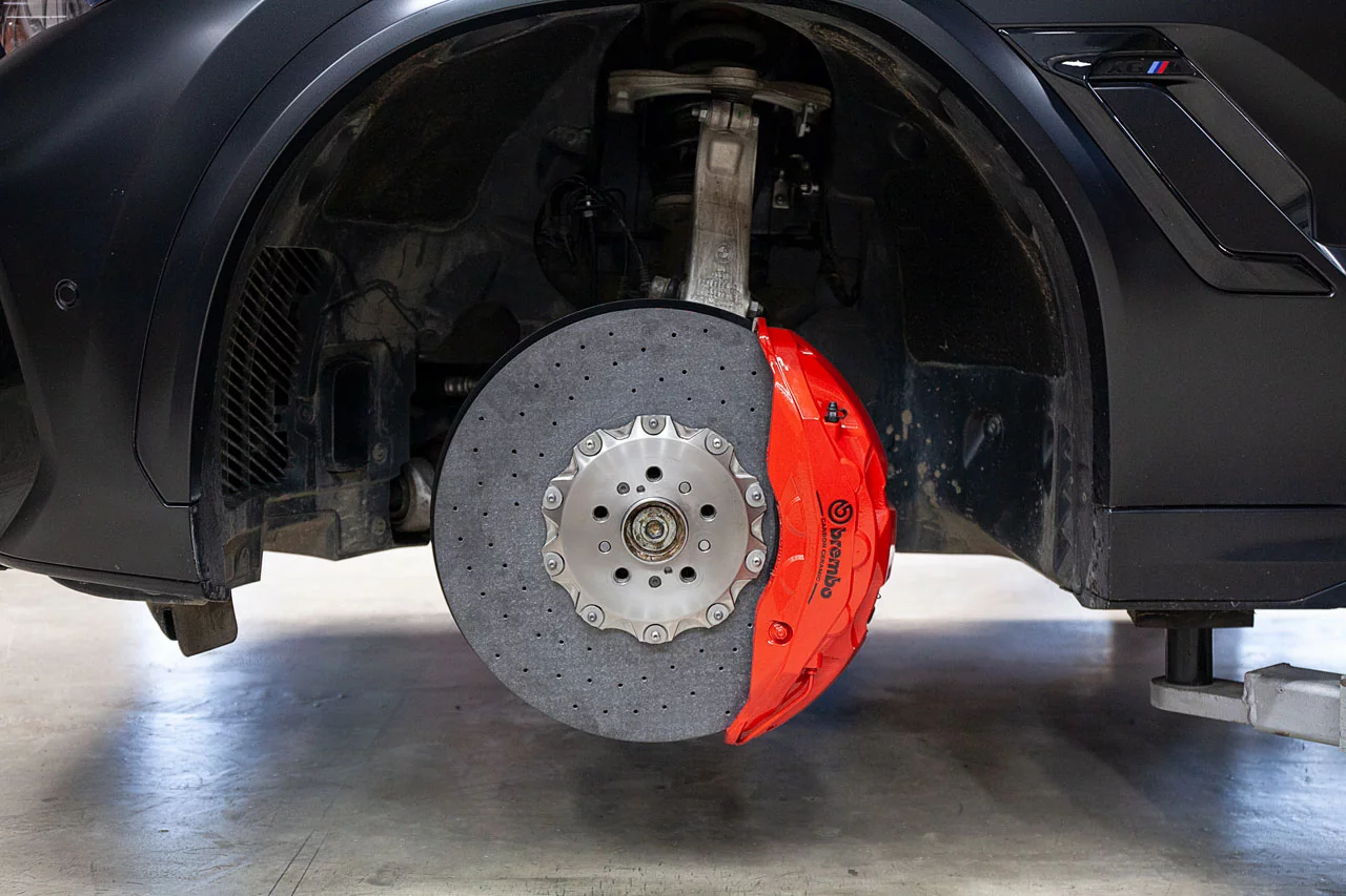 BMW F96 Carbon-ceramic brakes. pic 2