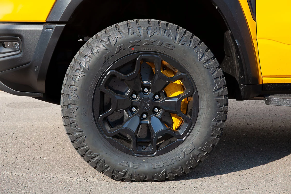 Dodge RAM TRX carbon-ceramic brakes. Pic 3