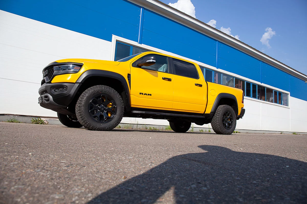 Dodge RAM TRX carbon-ceramic brakes. Pic 8