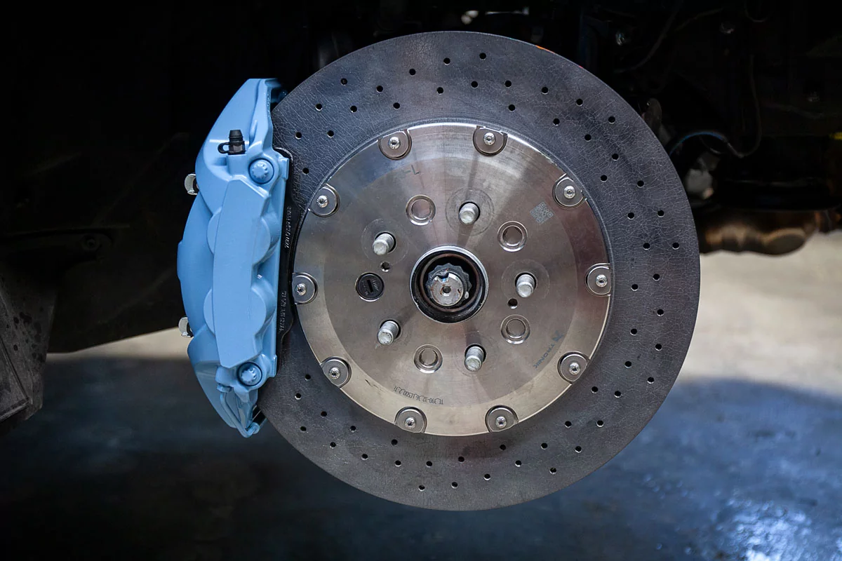 Lexus LC500 carbon-ceramic brakes. Pic 1