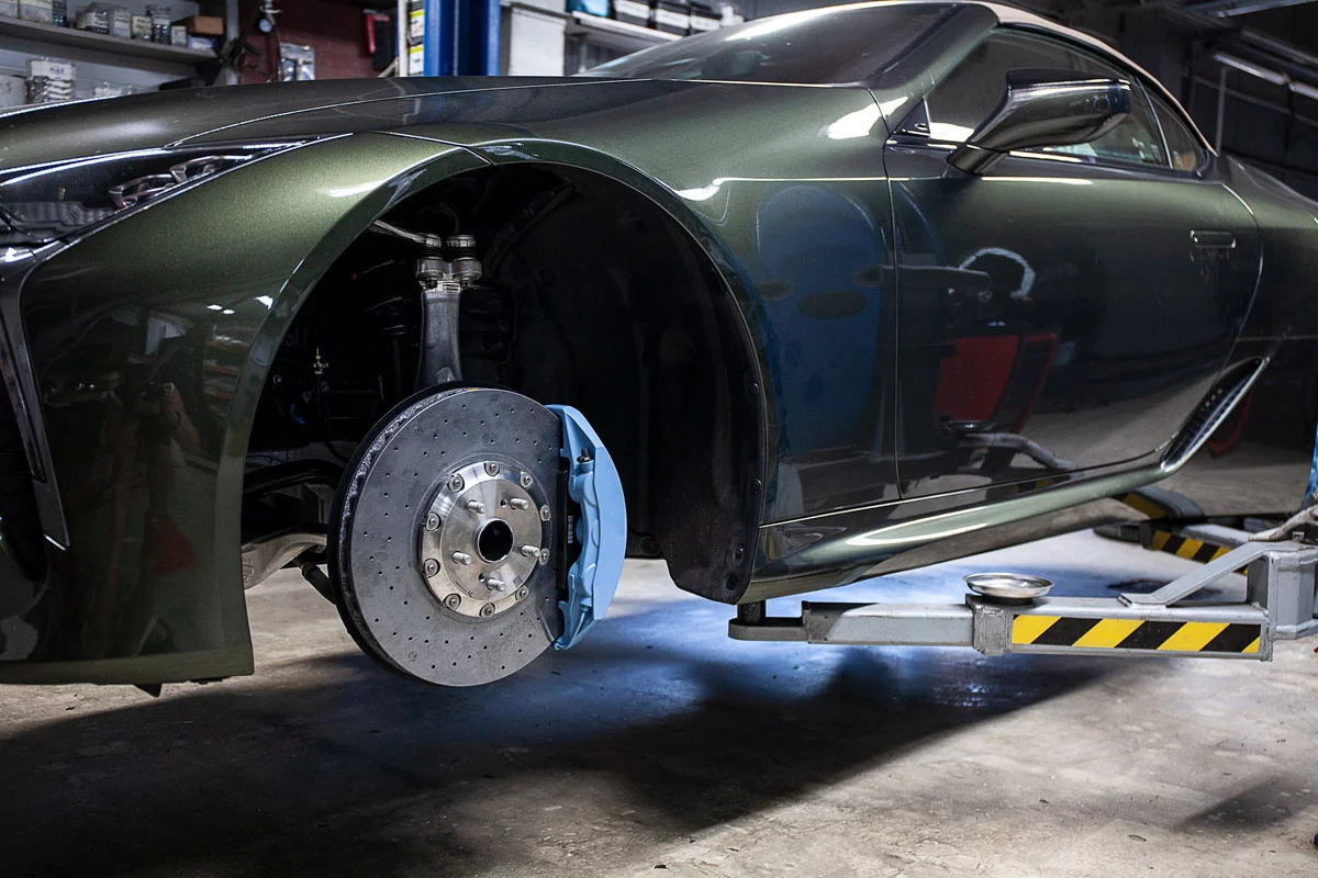 Lexus LC500 carbon-ceramic brakes. Pic 8