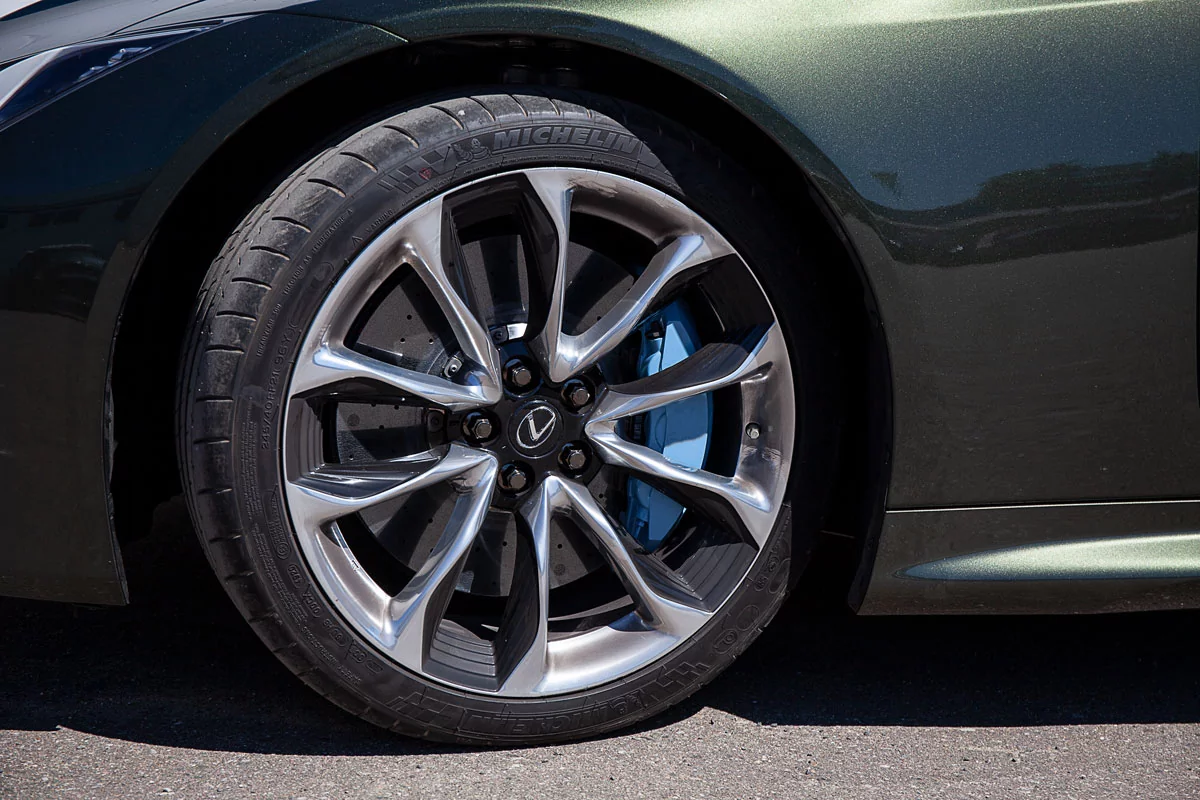 Lexus LC500 carbon-ceramic brakes. Pic 10