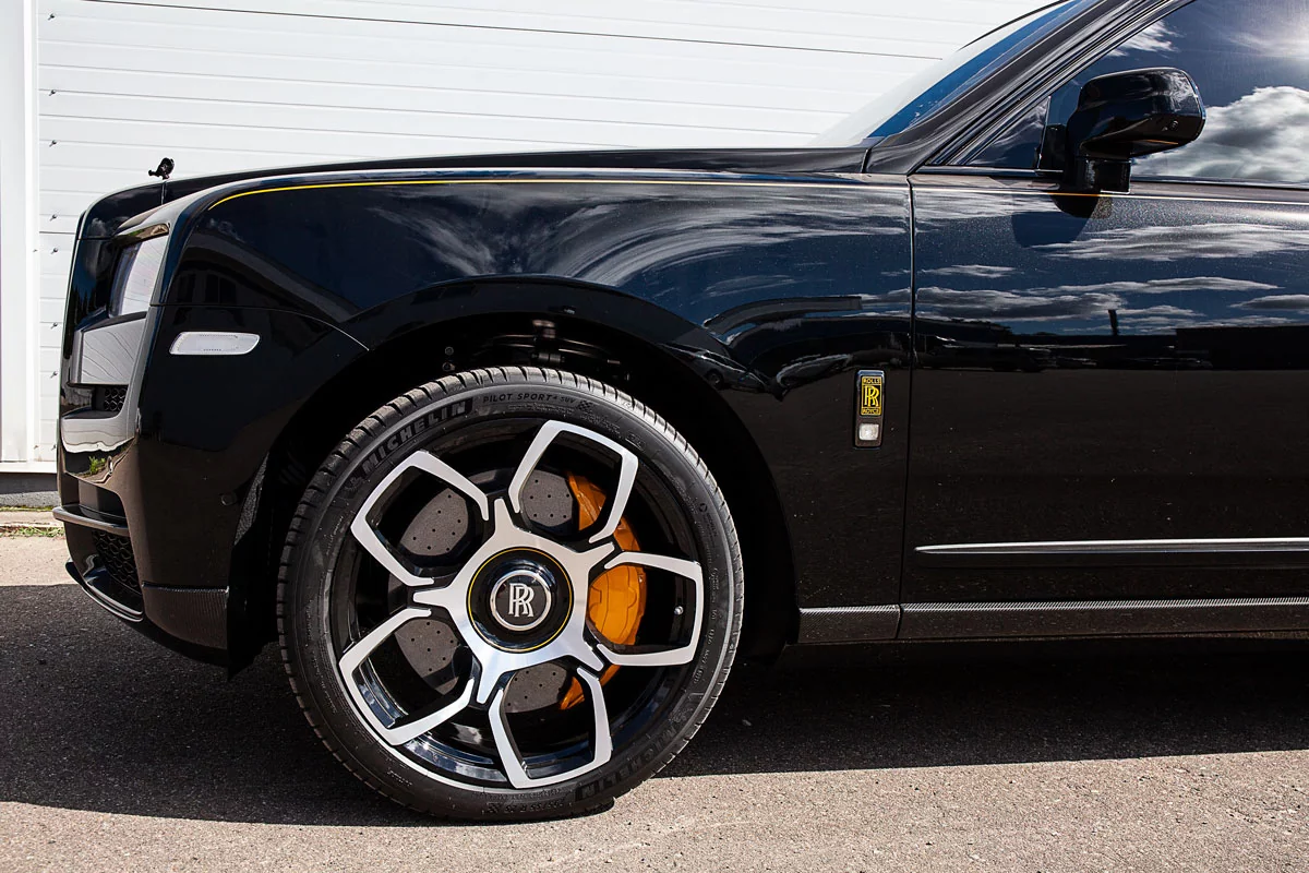 Rolls-Royce Cullinan carbon-ceramic brakes. Pic 10