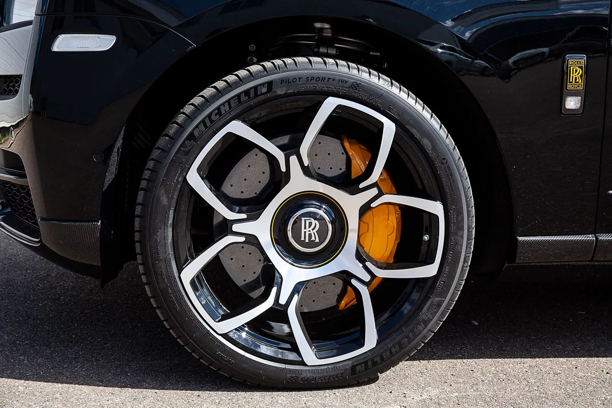 Rolls-Royce Cullinan carbon-ceramic brakes. Pic 8