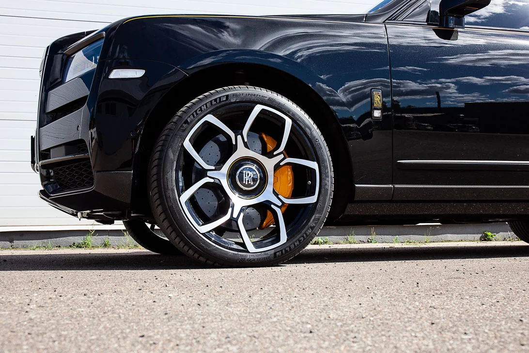 Rolls-Royce Cullinan carbon-ceramic brakes. Pic 9