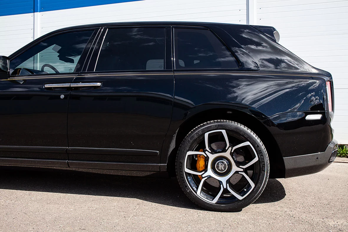 Rolls-Royce Cullinan carbon-ceramic brakes. Pic 12