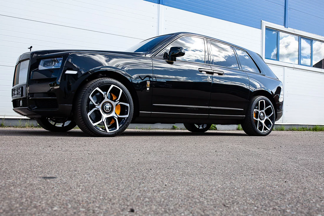 Rolls-Royce Cullinan carbon-ceramic brakes. Pic 15