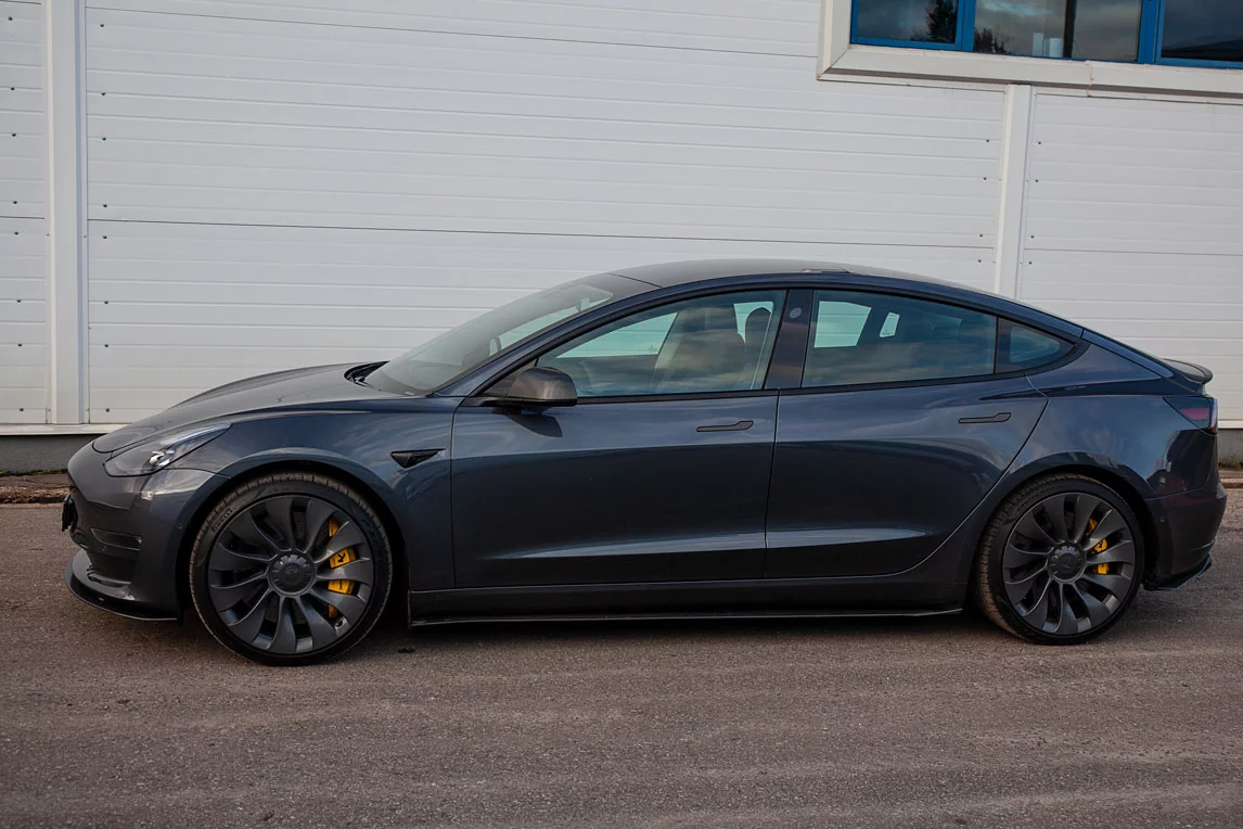 Tesla Model 3 Performance carbon-ceramic brakes. Pic 13