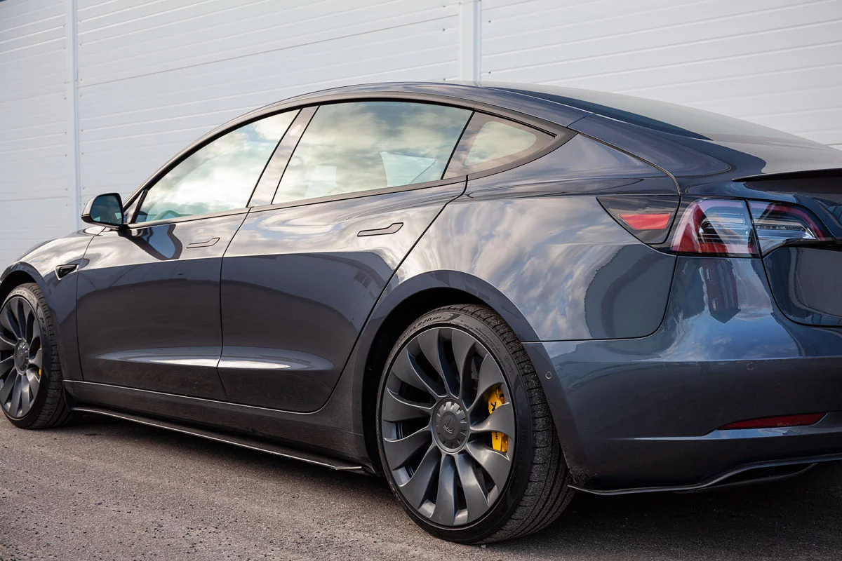 Tesla Model 3 Performance carbon-ceramic brakes. Pic 11