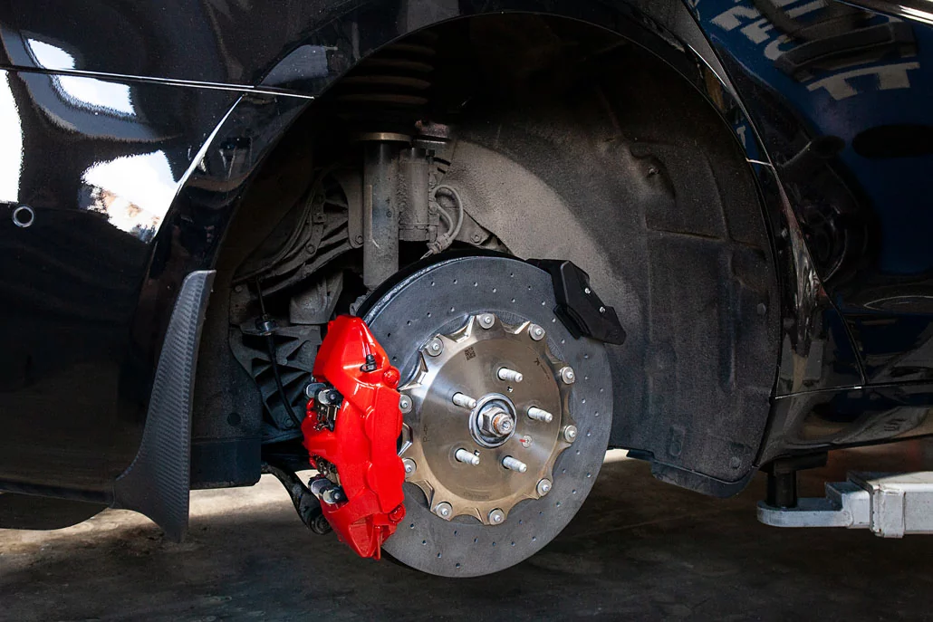 Tesla Plaid carbon-ceramic brakes. Pic 3