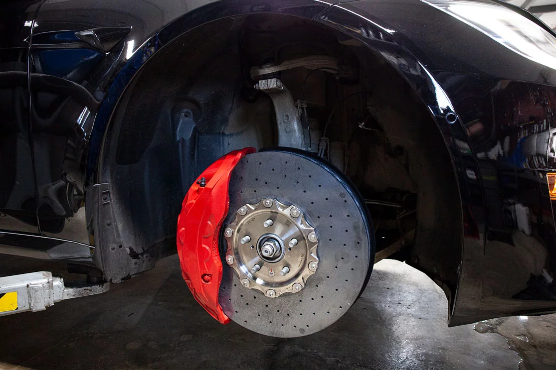 Tesla Plaid carbon-ceramic brakes. Pic 2