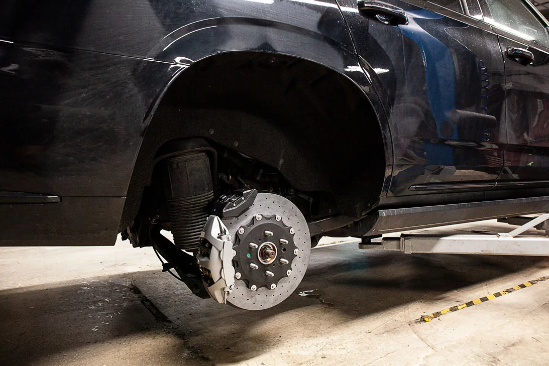 Cadillac Escalade carbon-ceramic brakes. Pic 5