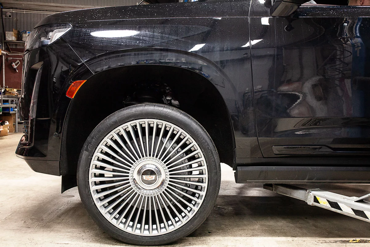 Cadillac Escalade carbon-ceramic brakes. Pic 7