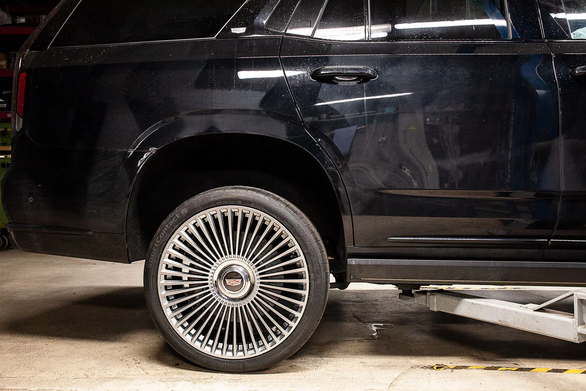 Cadillac Escalade carbon-ceramic brakes. Pic 12