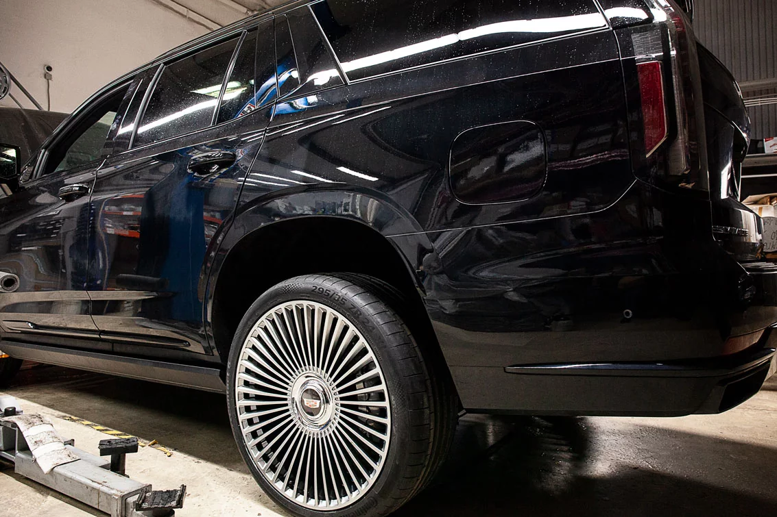 Cadillac Escalade carbon-ceramic brakes. Pic 11