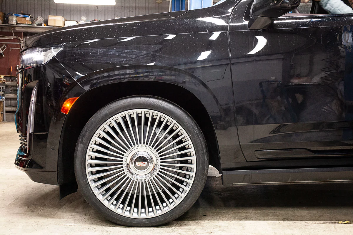 Cadillac Escalade carbon-ceramic brakes. Pic 9