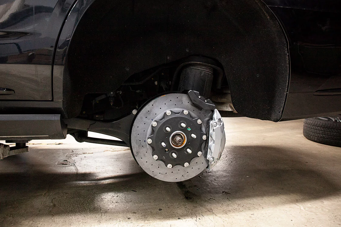 Cadillac Escalade carbon-ceramic brakes. Pic 3