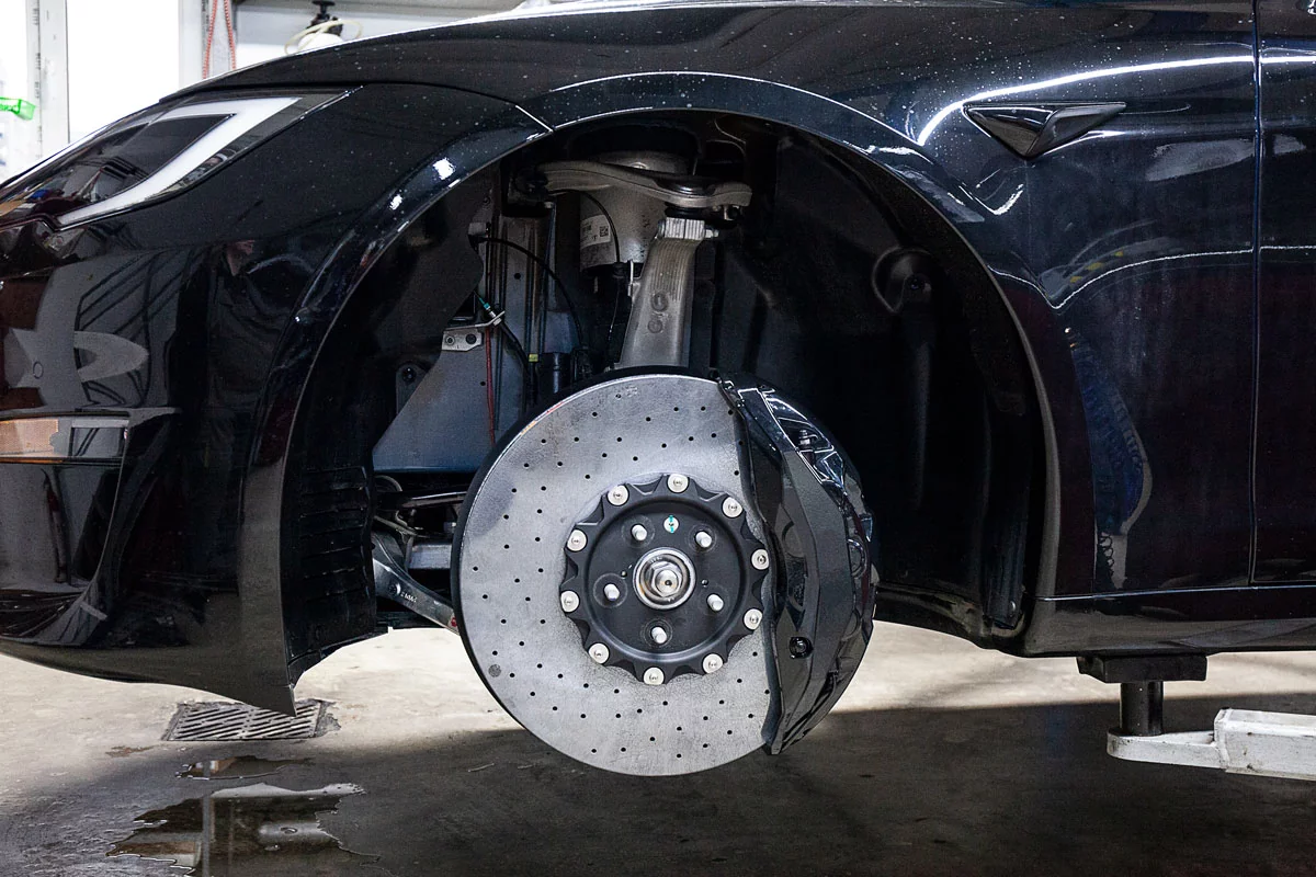 Tesla Plaid carbon-ceramic brakes. Pic 6