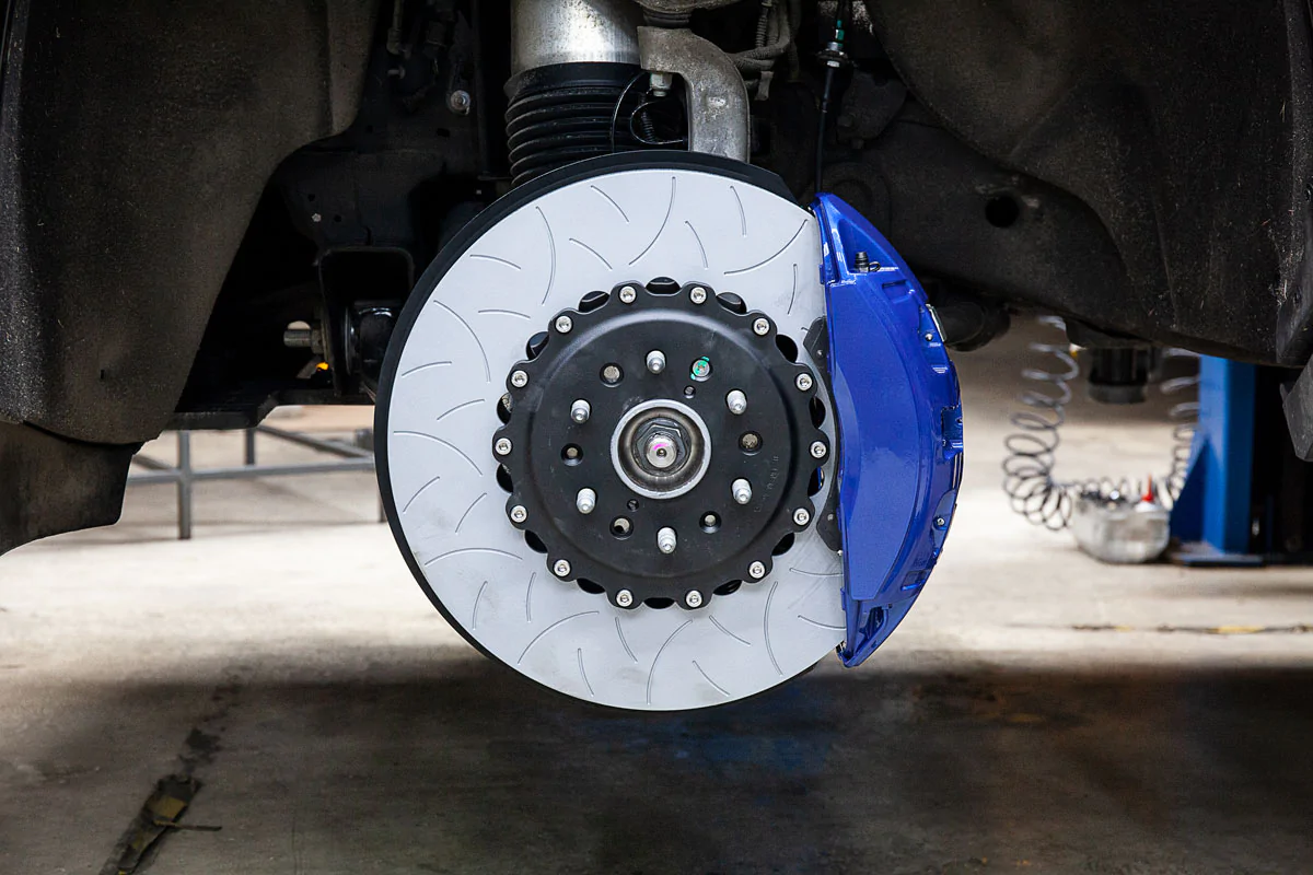 Cadillac Escalade big brakes. pic 13