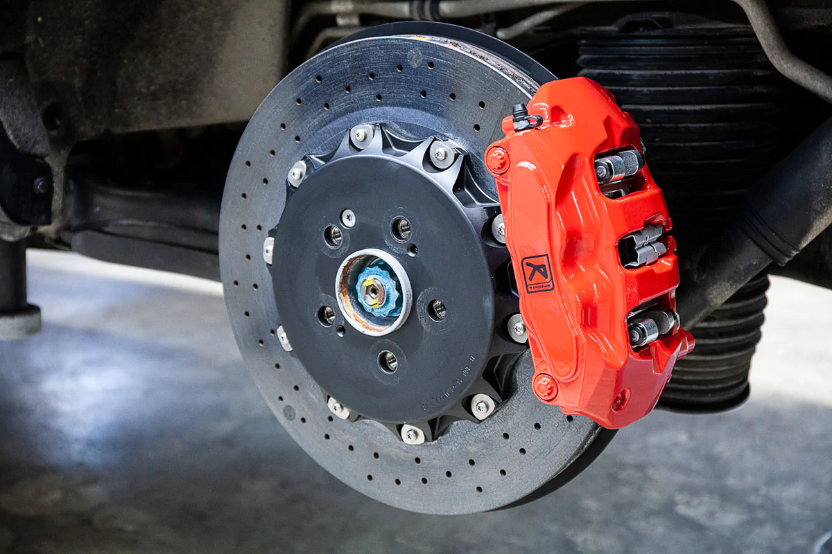 Mercedes-Benz W447 V-class carbon-ceramic brakes. Pic 1