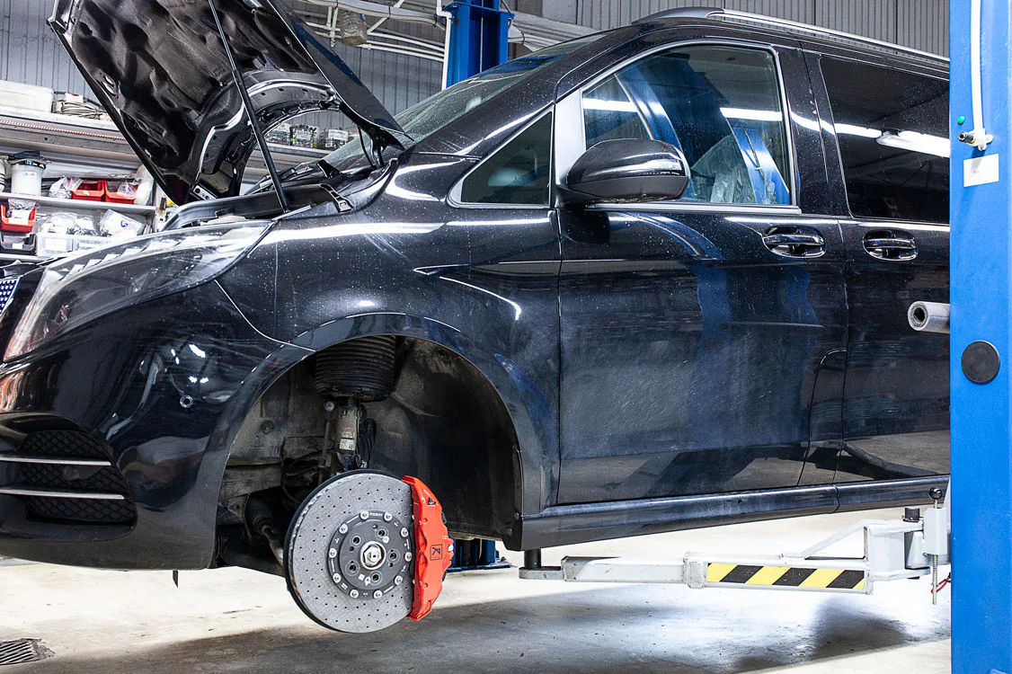 Mercedes-Benz W447 V-class carbon-ceramic brakes. Pic 6