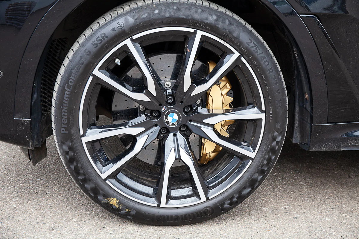 BMW X7 G07 carbon-ceramic brakes. Pic 1