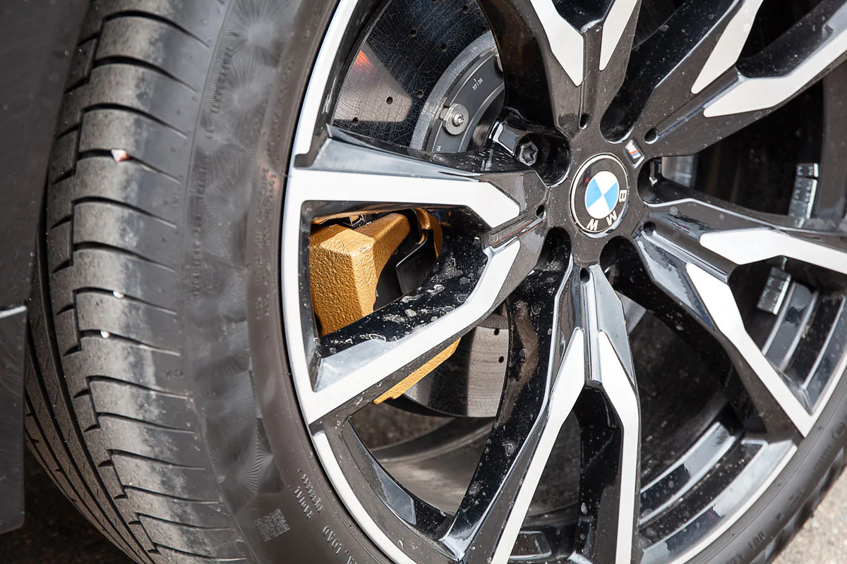 BMW X7 G07 carbon-ceramic brakes. Pic 10