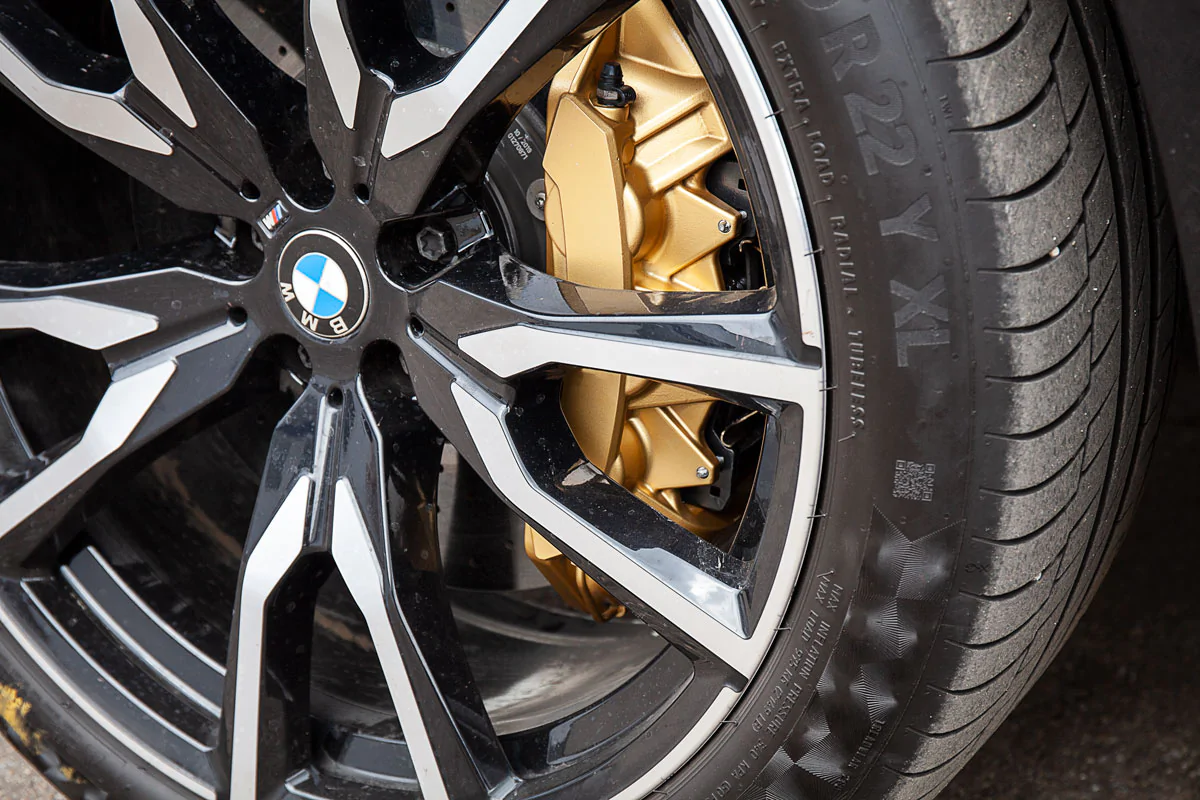 BMW X7 G07 carbon-ceramic brakes. Pic 3