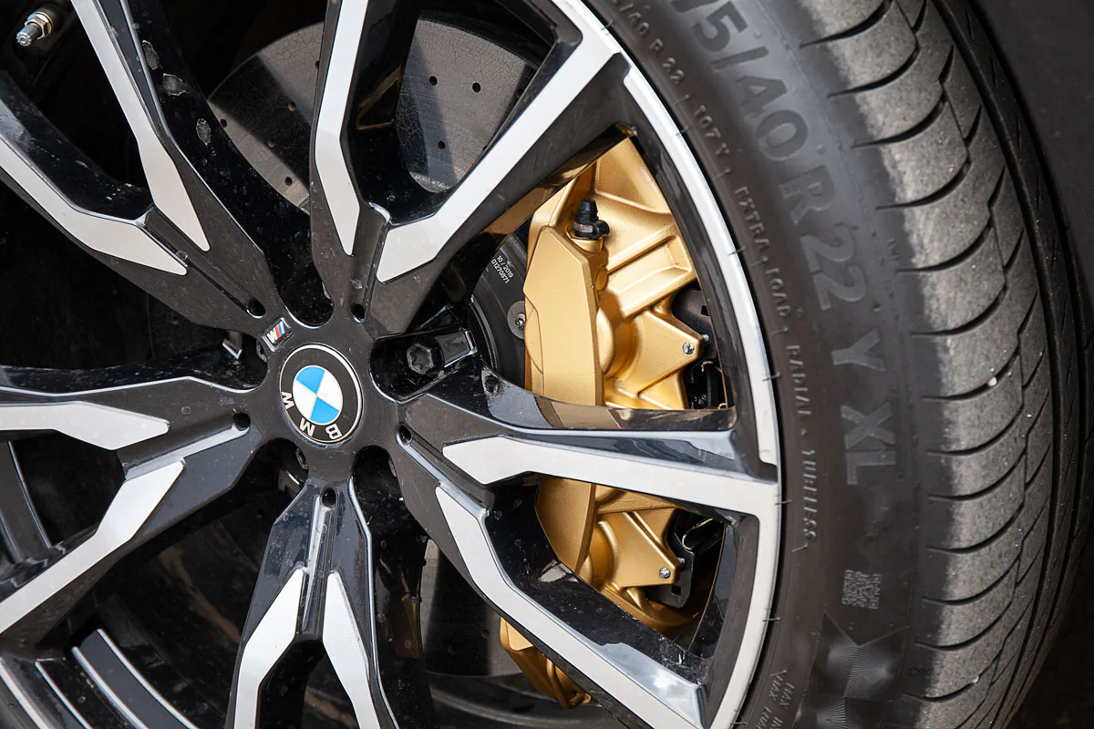 BMW X7 G07 carbon-ceramic brakes. Pic 4